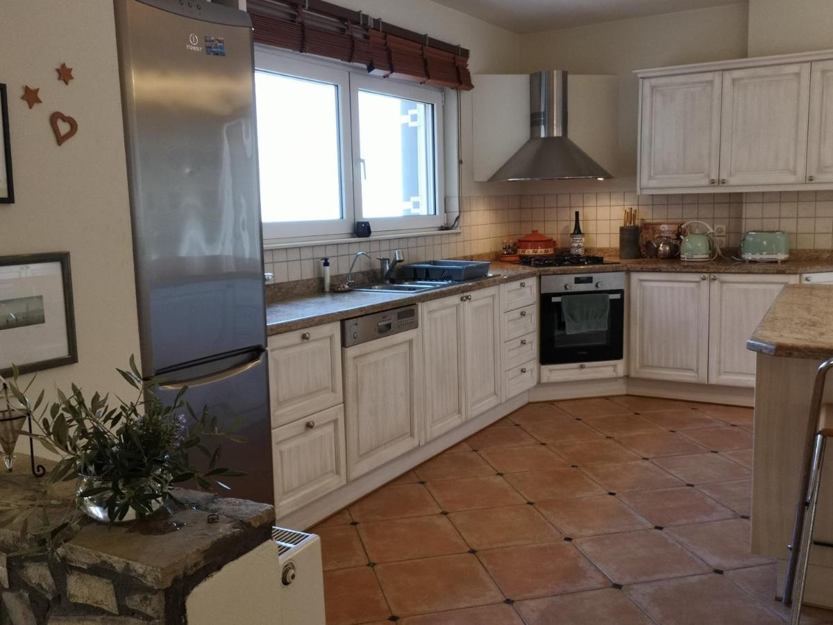 Villa Lir Tholos  Ngoại thất bức ảnh