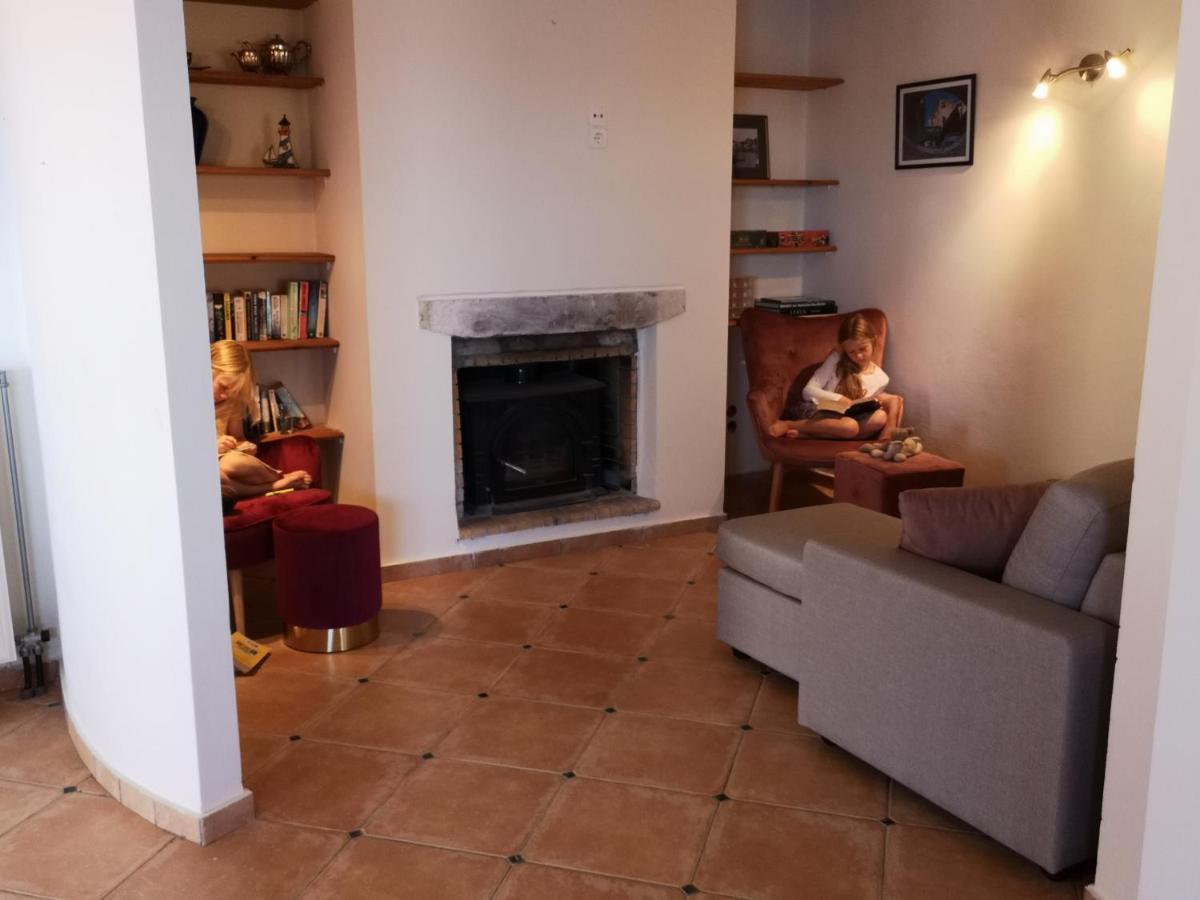Villa Lir Tholos  Ngoại thất bức ảnh